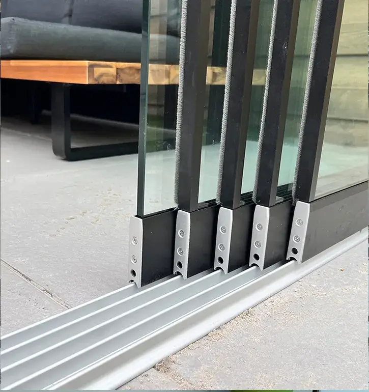 10mm Gepantserd Glazen Schuifwanden: Veiligheid & Stijl voor Uw Ruimte