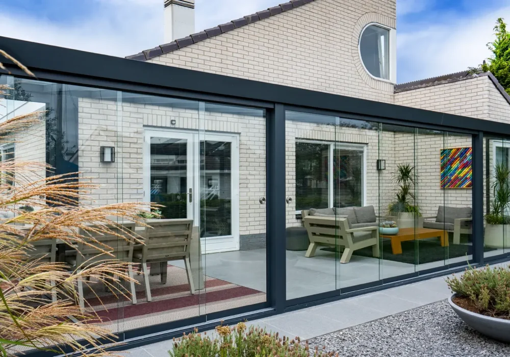 Tuinkamer met glazen wanden, overkapping xl veranda Maastricht